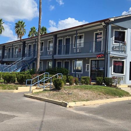 Deluxe Inn Airport McAllen Bagian luar foto