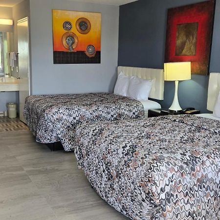 Deluxe Inn Airport McAllen Bagian luar foto