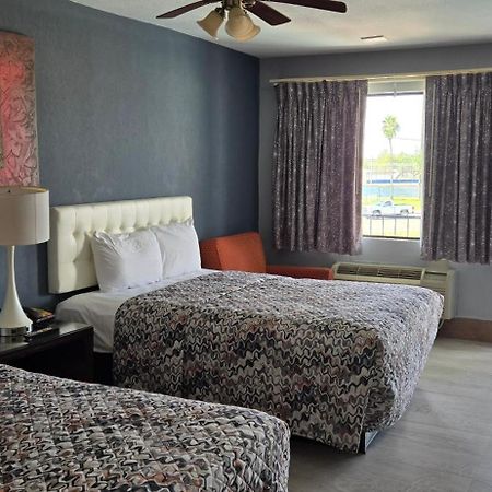 Deluxe Inn Airport McAllen Bagian luar foto