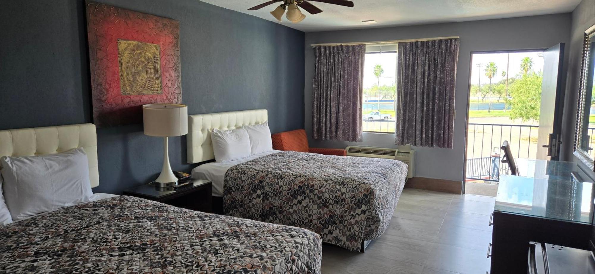 Deluxe Inn Airport McAllen Bagian luar foto