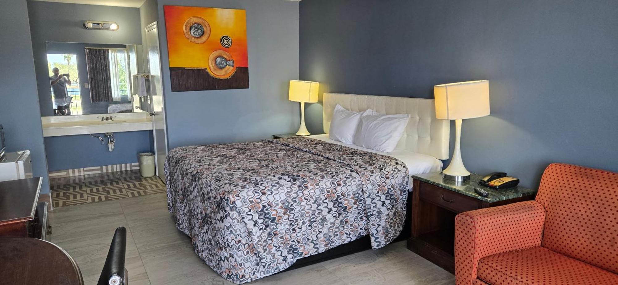 Deluxe Inn Airport McAllen Bagian luar foto
