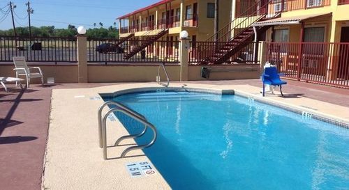 Deluxe Inn Airport McAllen Bagian luar foto