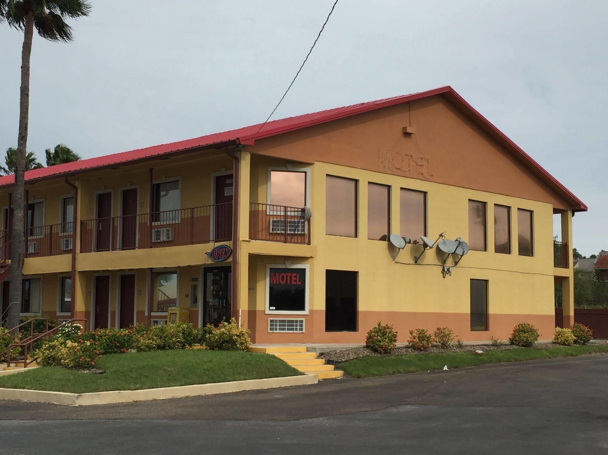 Deluxe Inn Airport McAllen Bagian luar foto