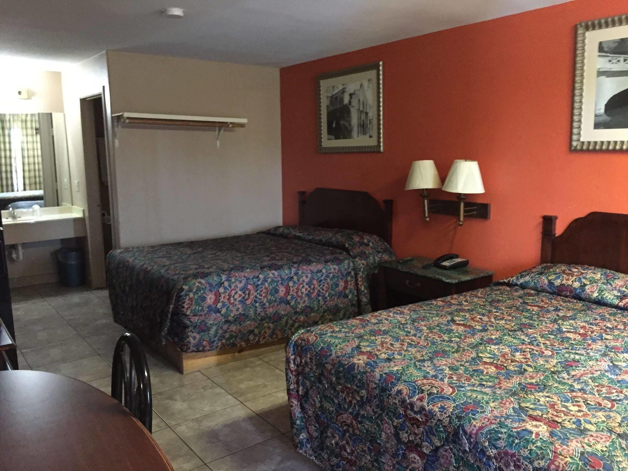 Deluxe Inn Airport McAllen Bagian luar foto