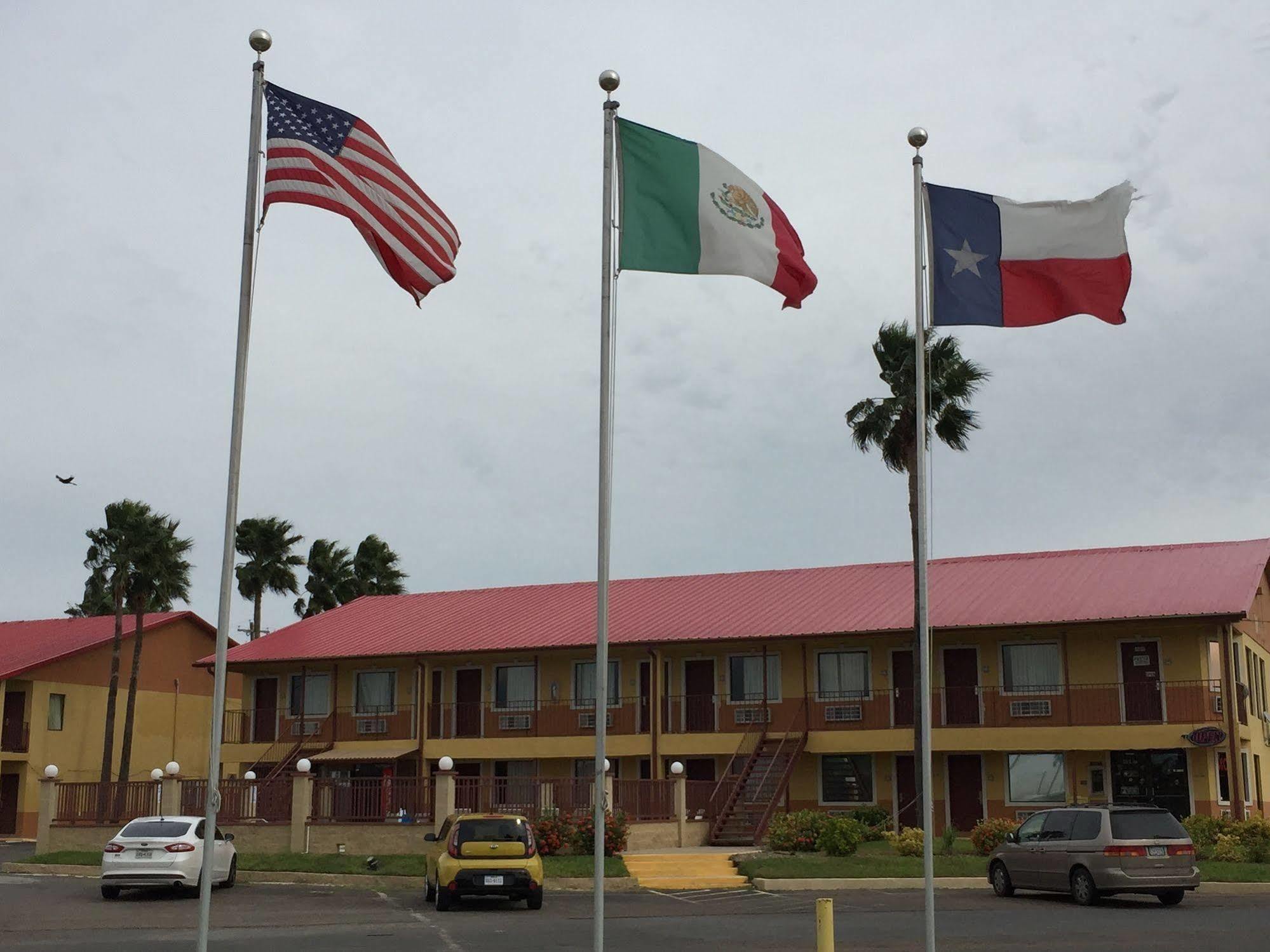 Deluxe Inn Airport McAllen Bagian luar foto